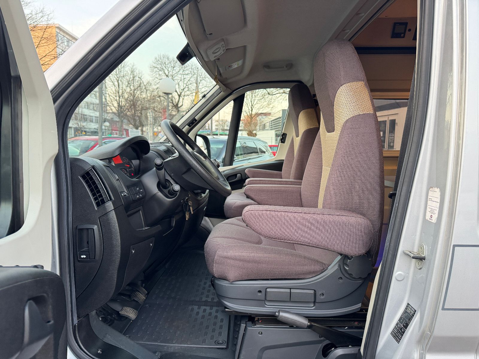 Fahrzeugabbildung HYMER / ERIBA / HYMERCAR YOSEMITE 600 CROSSOVER FIAT SCHLAFDACH LÄNGSBETT