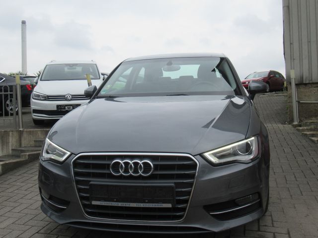 Audi A3 ambition- Navi-Xenon-SHZ-PDC-16"Alu-2.Hand