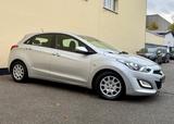 Hyundai i30 LENKRAD HEIZUNG / SHZ TEMPO PDC KLIMA TÜV NE - gebrauchte Hyundai i30 aus dem Jahr 2013