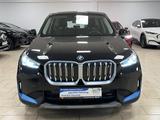 BMW iX1 30 xDrive*LED*Navi*R-Cam*CarPlay*SHZ*Curved* - schwarze BMW iX1