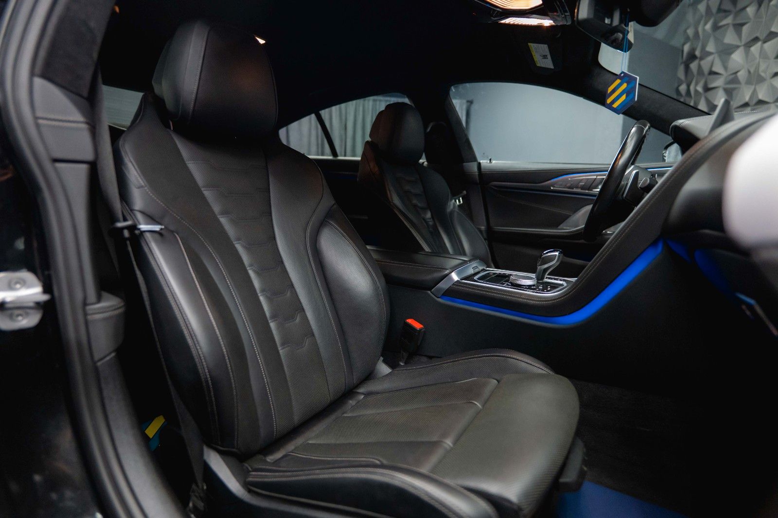 Fahrzeugabbildung BMW M850i xDrive M-Performance *Laser*B&W*ACC*360°*