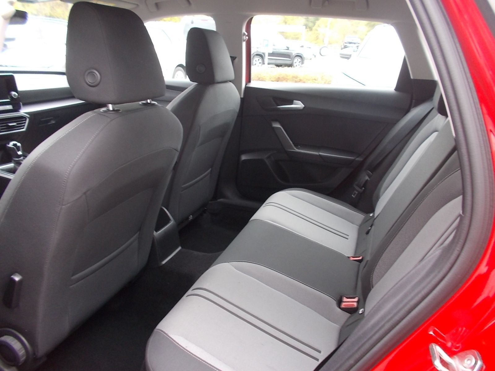 Fahrzeugabbildung SEAT Leon Sportstourer Style 1.0 TSI + LED + LM