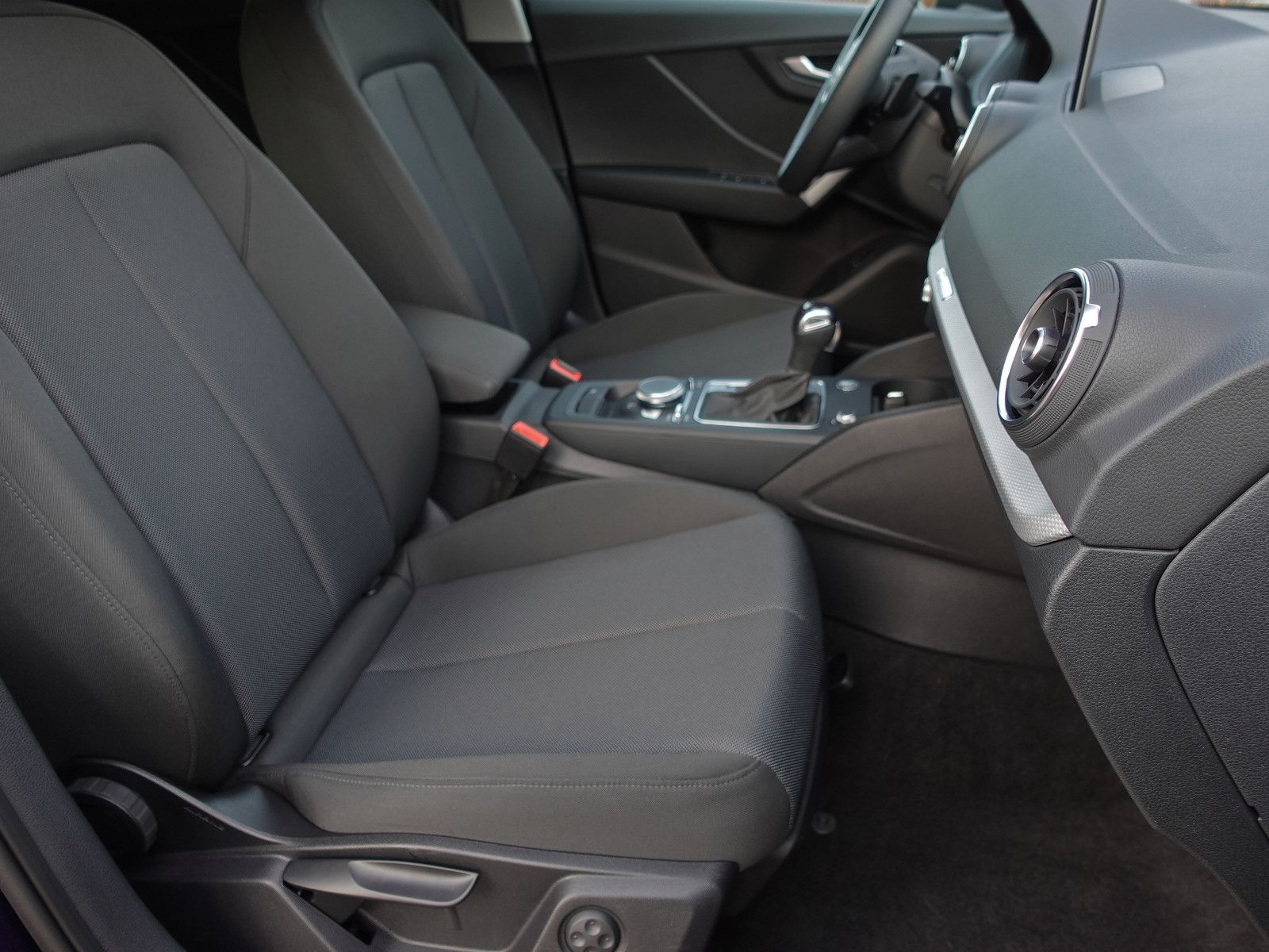 Fahrzeugabbildung Audi Q2 35 TFSI S tronic advanced Navi AHK Garantie