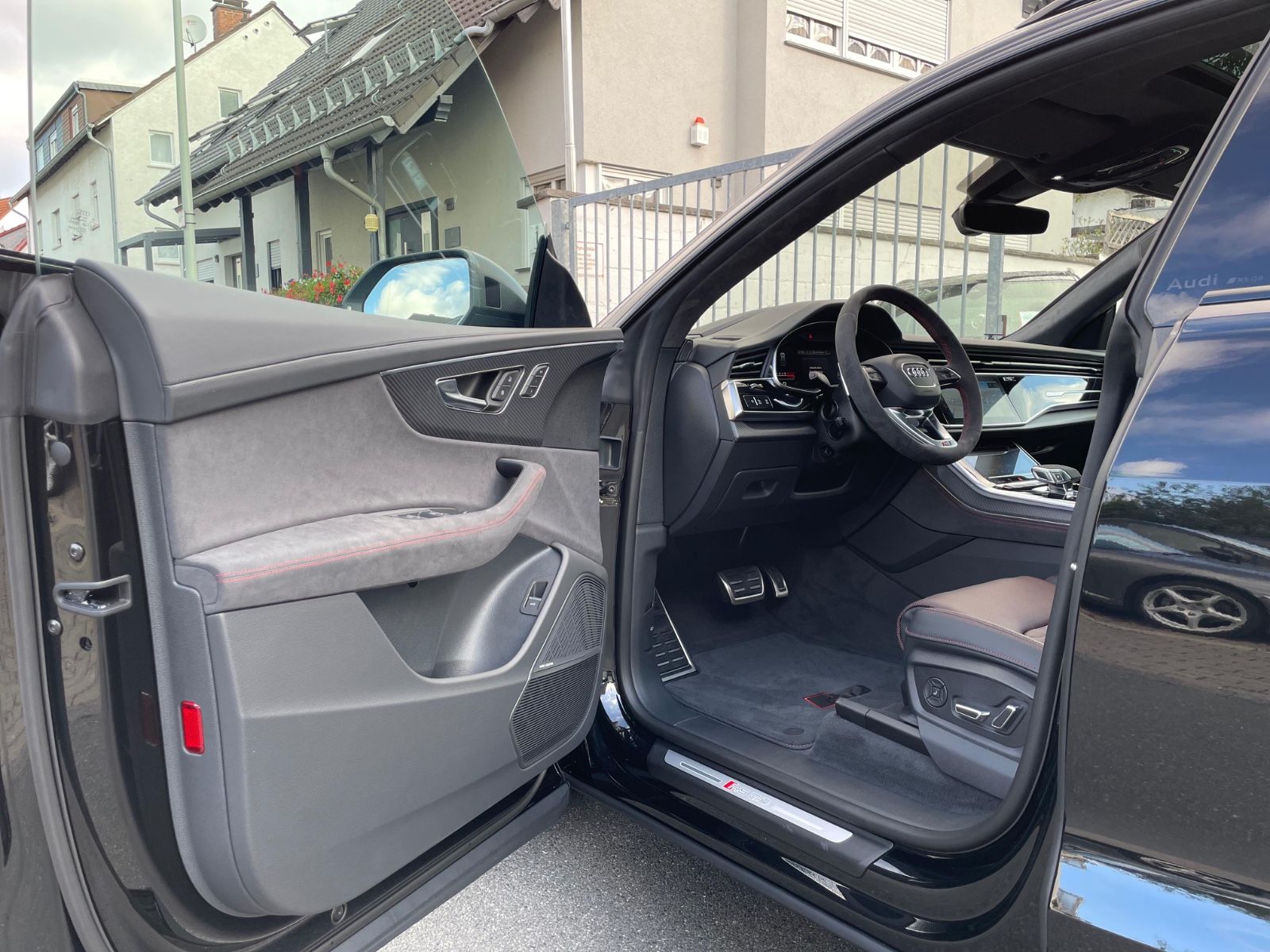 Fahrzeugabbildung Audi RSQ8 Performance Full Option|Carbon|STHZ|B&O Adv