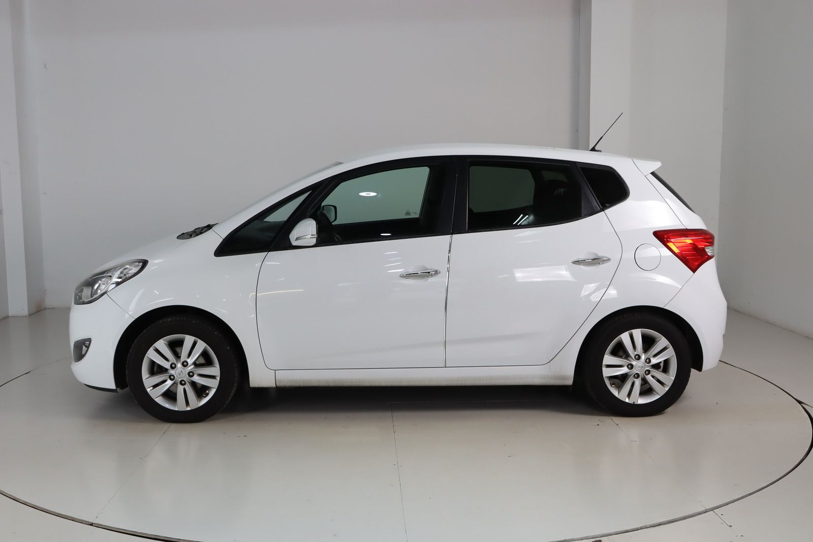 Fahrzeugabbildung Hyundai ix20 * HU/AU bis 06.2028 * 8-fach bereift Comfor