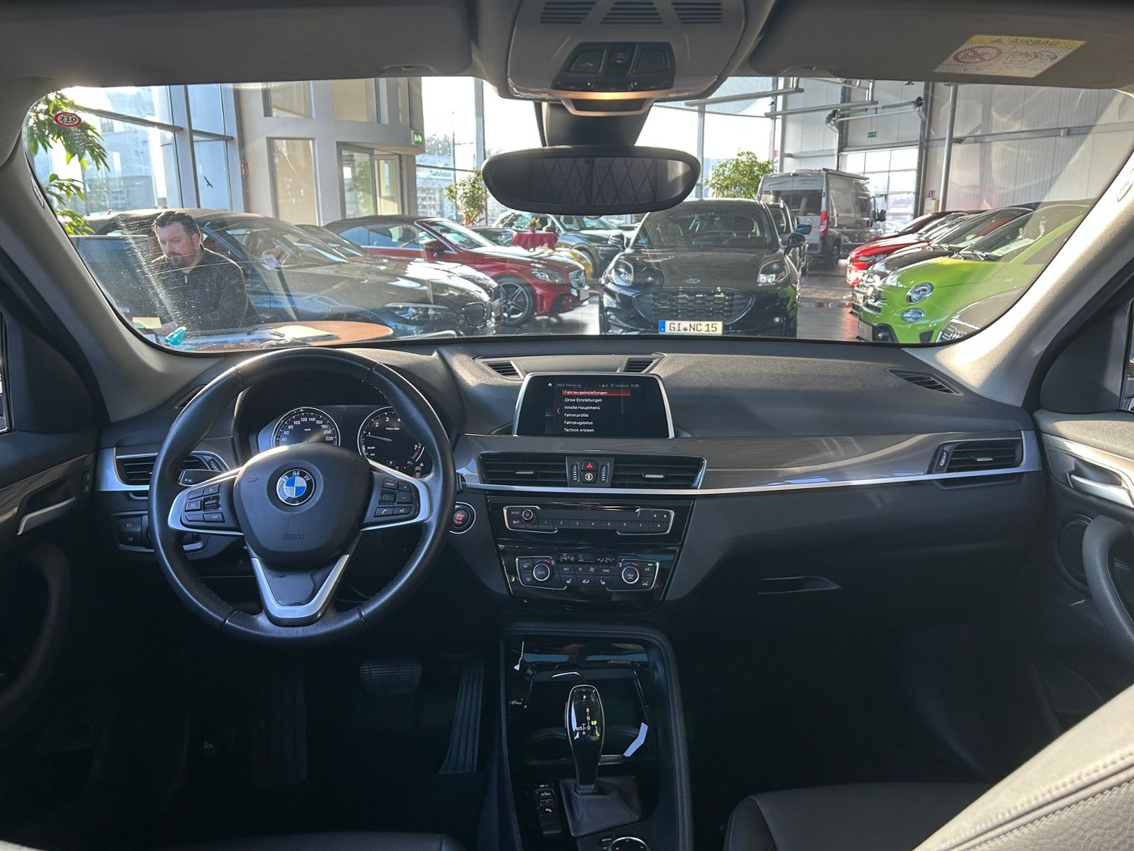 Fahrzeugabbildung BMW X1 sDrive 20 i xLine PANO AHK LED NAVI