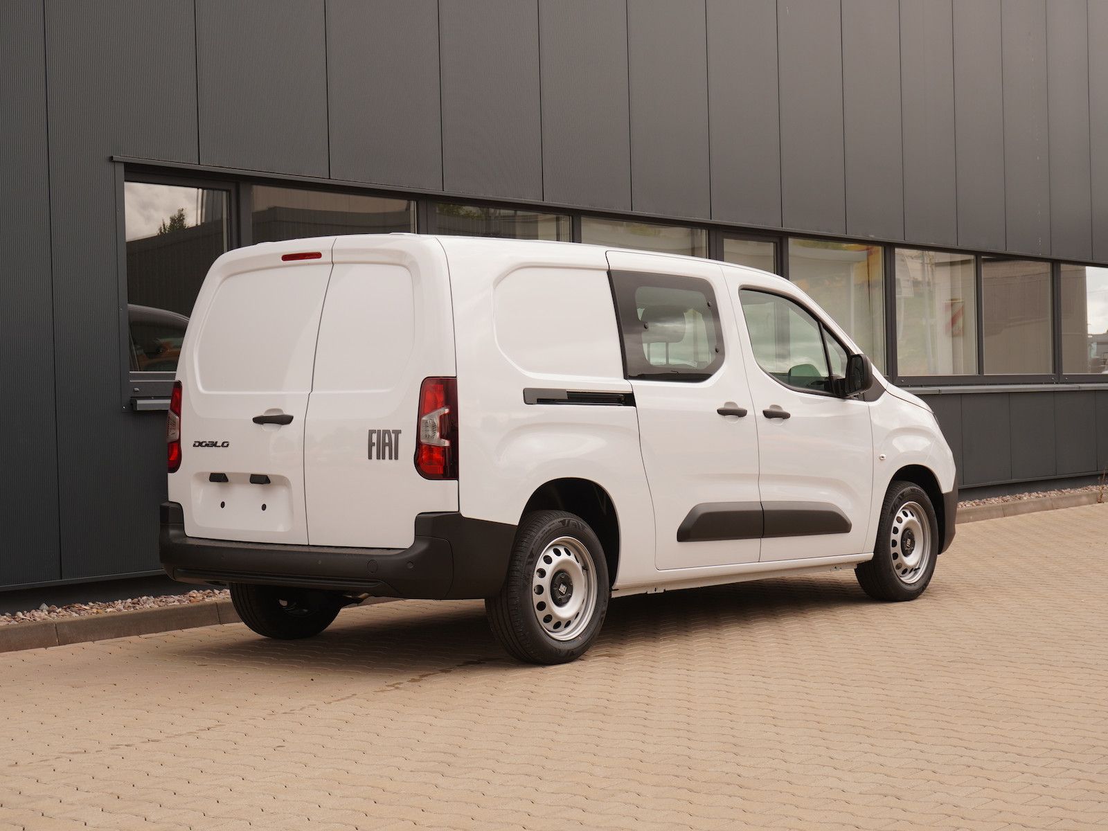 Fiat Doblo Maxi MultiCab / 5-Sitzer imagem 2