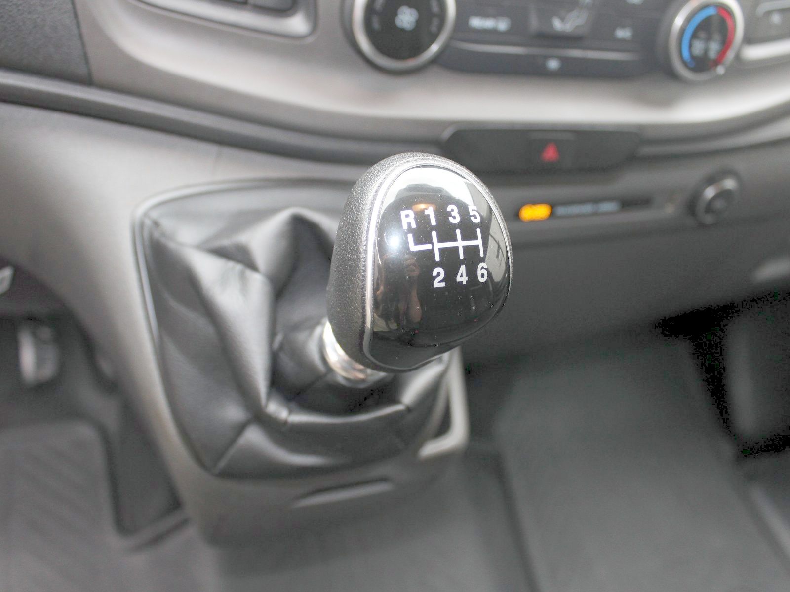 Fahrzeugabbildung Ford Transit Custom 320 L2 Trend 2,0 TDCi