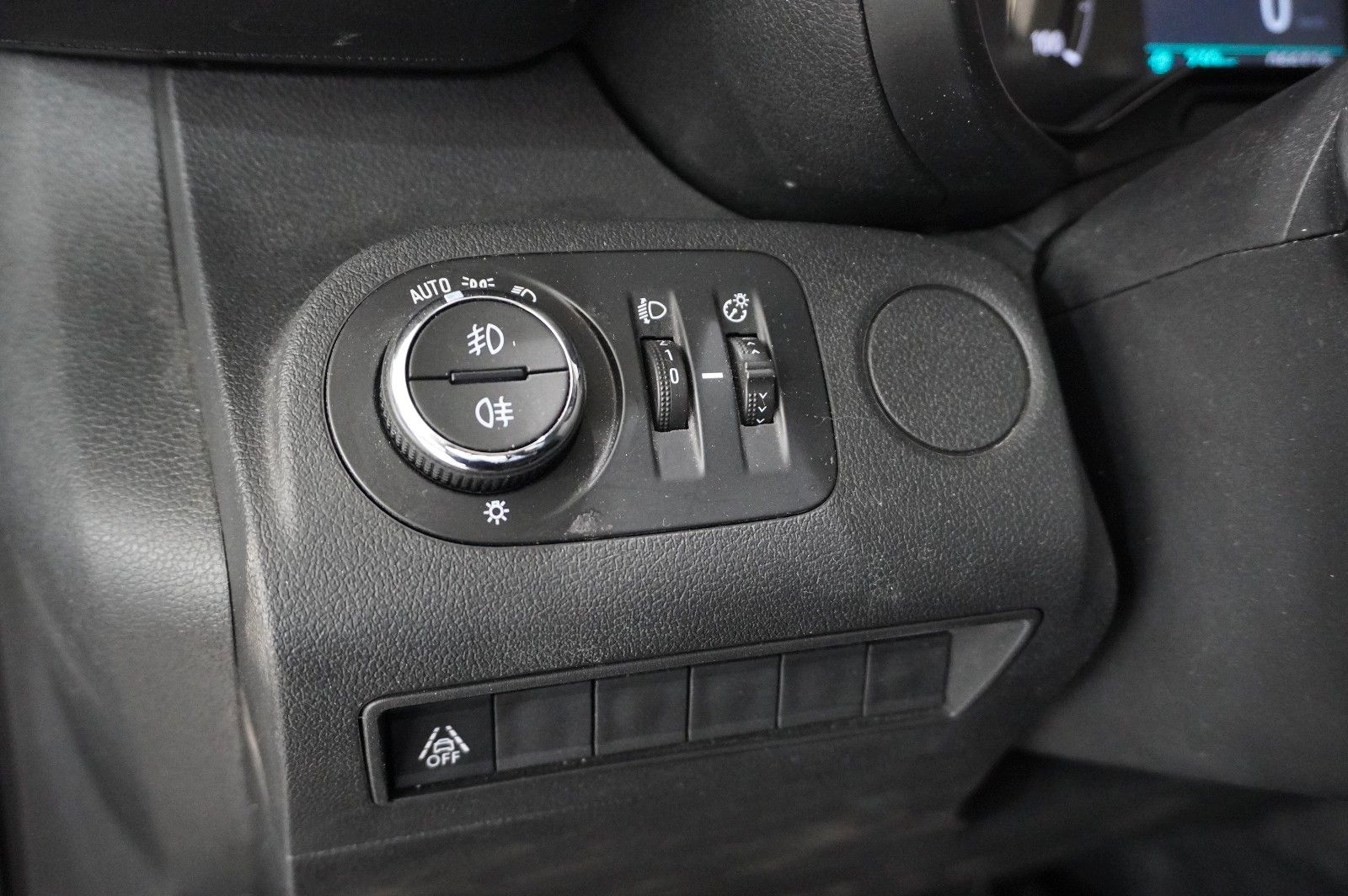 Fahrzeugabbildung Opel Combo-e LIFE EDITION 11KW KLIMA/PDC/TEMP./DAB+