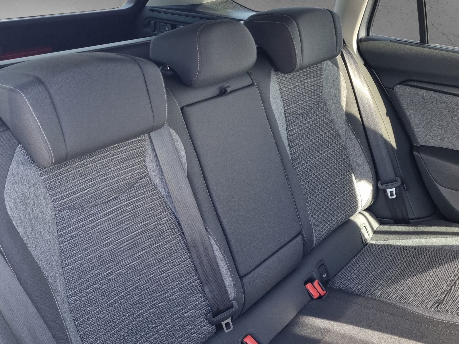 Fahrzeugabbildung SKODA Superb Combi 2.0TDI Selection AHK LI&SI FAHRASSI
