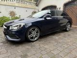 Mercedes-Benz CLA 220 d Shooting Brake AMG Paket - blaue Mercedes-Benz CLA 220 Shooting Brake