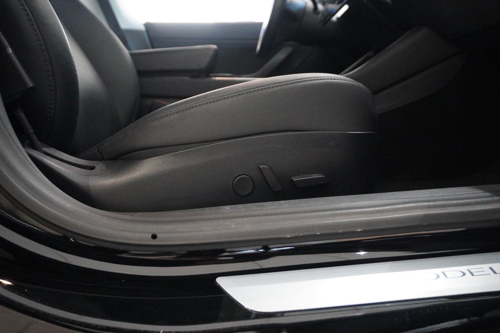 Fahrzeugabbildung Tesla Model 3 LONGRANGE DUAL-MOTOR NAVI/KAMERA/PANO/SH