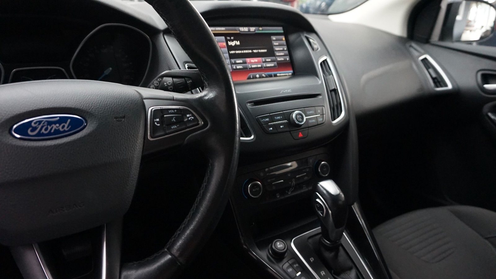 Fahrzeugabbildung Ford Focus Turnier Titanium  4,4L / 100 Verbrauch