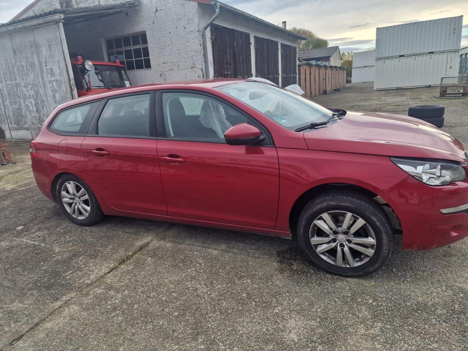 Peugeot 308 2014 — rear view