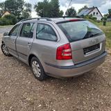 Skoda Octavia Combi 1.6 Ambiente Ambiente - Skoda Octavia aus 2006: Ambiente