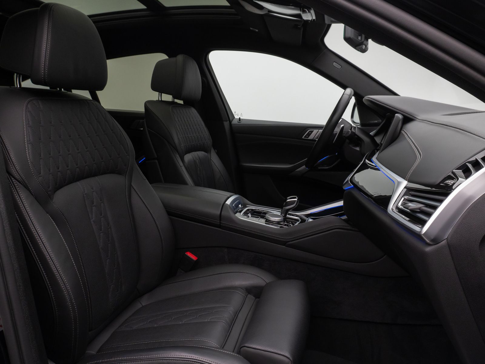 Fahrzeugabbildung BMW X6 xD40d M Sport Panorama 360°Laser HUD DAB H/K