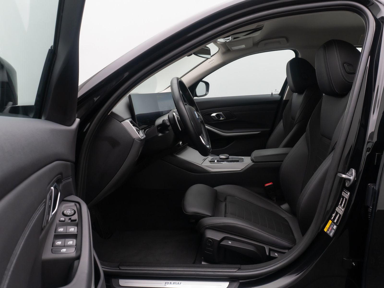 Fahrzeugabbildung BMW 330e WidscreenDispl AHK DAB Leder Sport Stop&Go