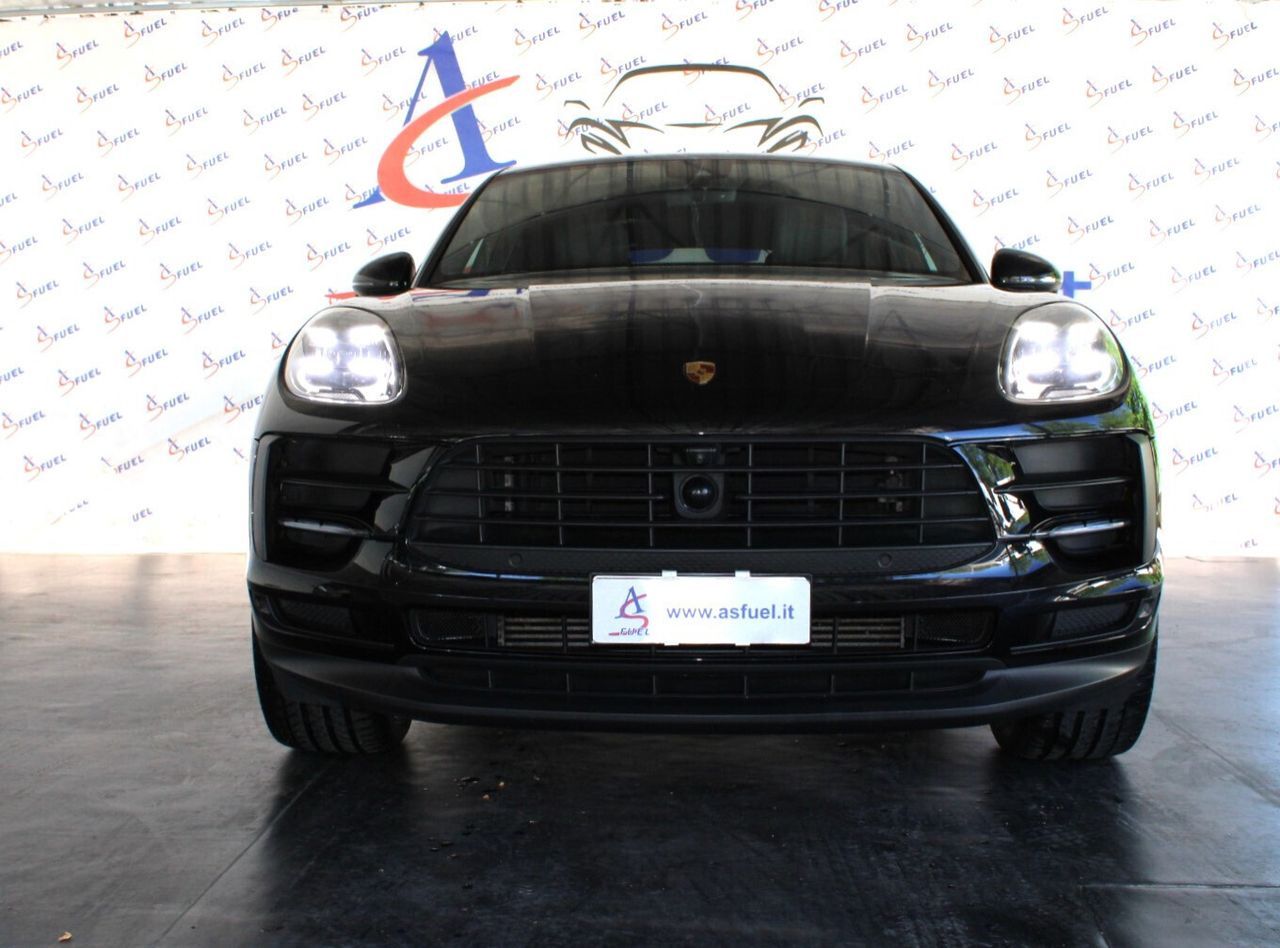 PORSCHE Macan