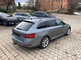 Skoda Superb 2.0 TDI  140kW Style Combi*AHK*SHZ*Navi* - Skoda Superb Style mit Diesel-Antrieb