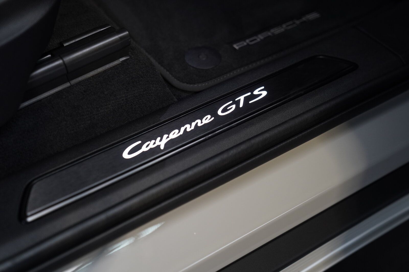 Porsche Cayenne Coupe GTS kreide Sport Classic Pano AHK foto 8