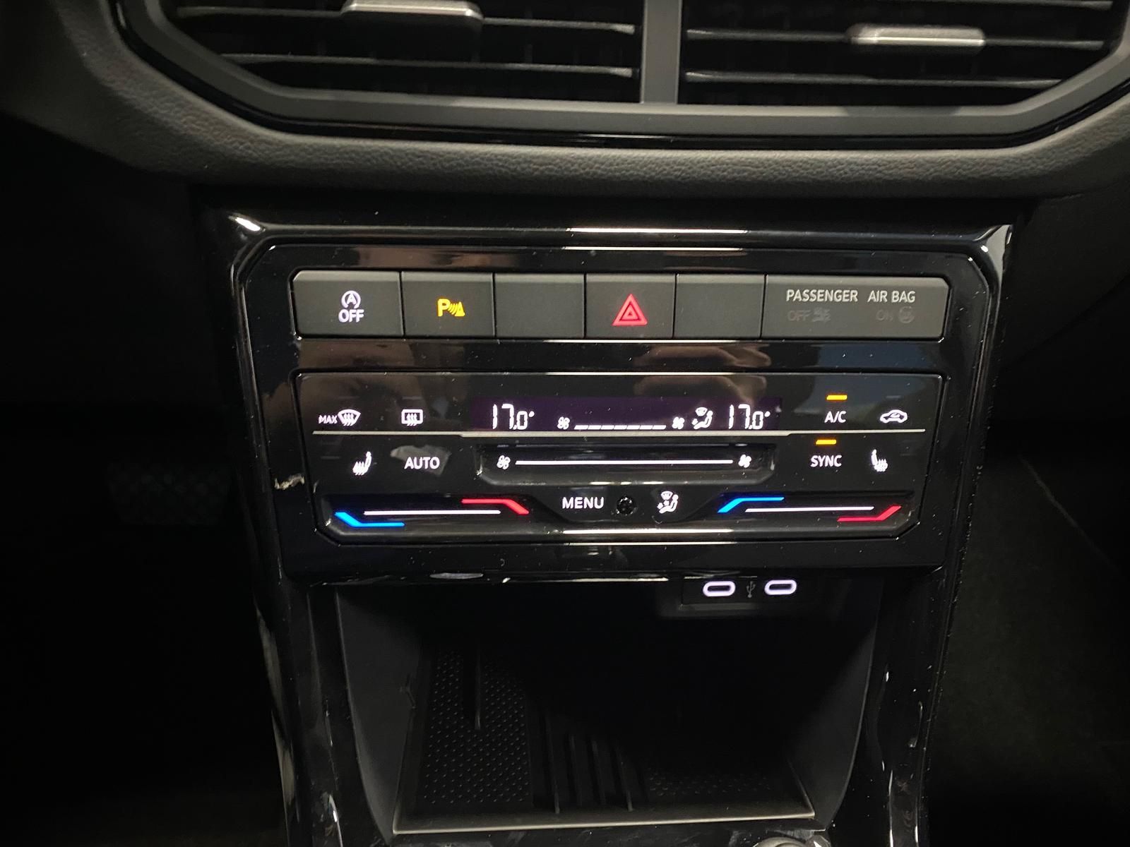 Fahrzeugabbildung Volkswagen T-Cross 1.0 TSI DSG Life+AHK+KAMERA+PDC vo+hi+BC