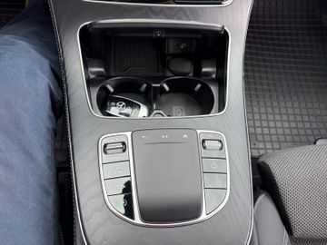 Fahrzeugabbildung Mercedes-Benz E 220 d Lim. 4Matic AUt. Navi Burmester SHZ uvm.