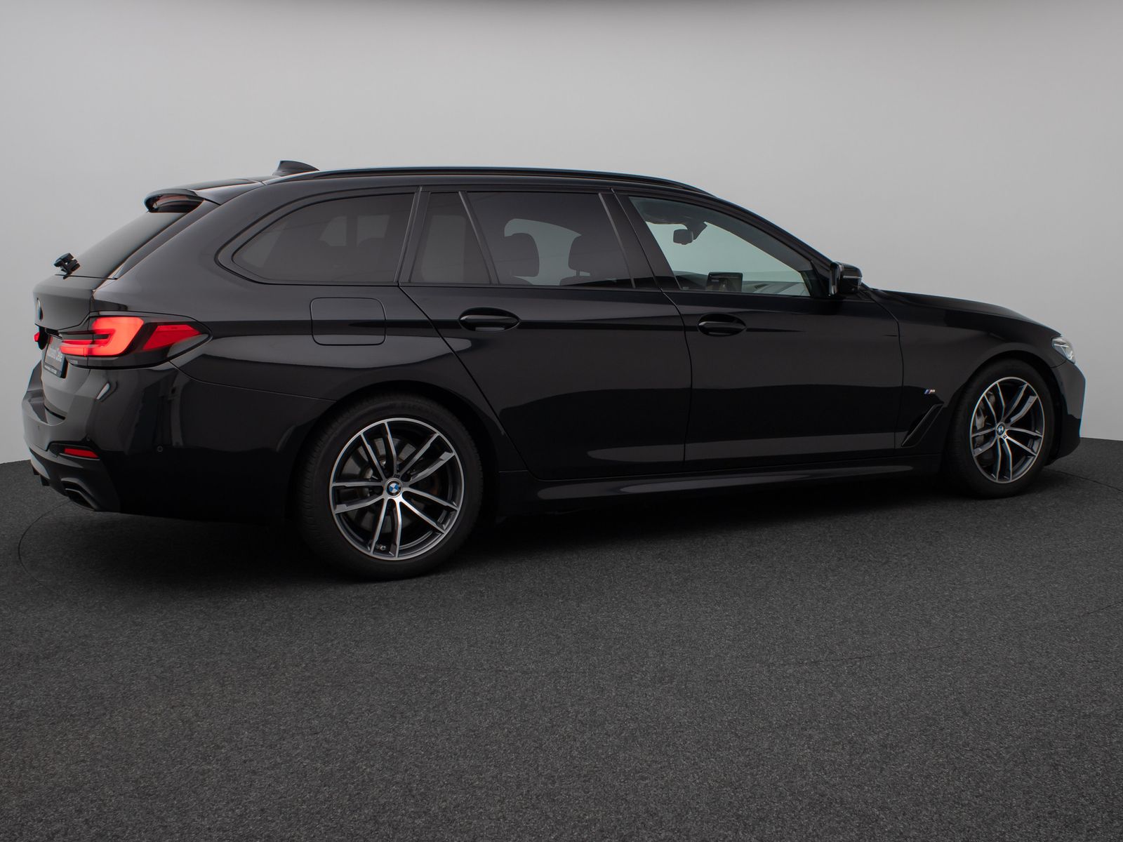Fahrzeugabbildung BMW 530d M Sport 360° HUD DAB H/K Komfortsitze ACC