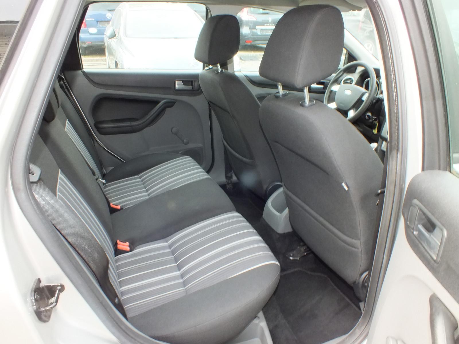 Ford Focus 2009 — photo 12