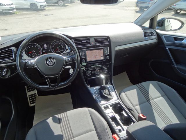 Fahrzeugabbildung Volkswagen Golf VII Lim. Allstar/DSG/Xenon/Navi/2.Hd/150PS/