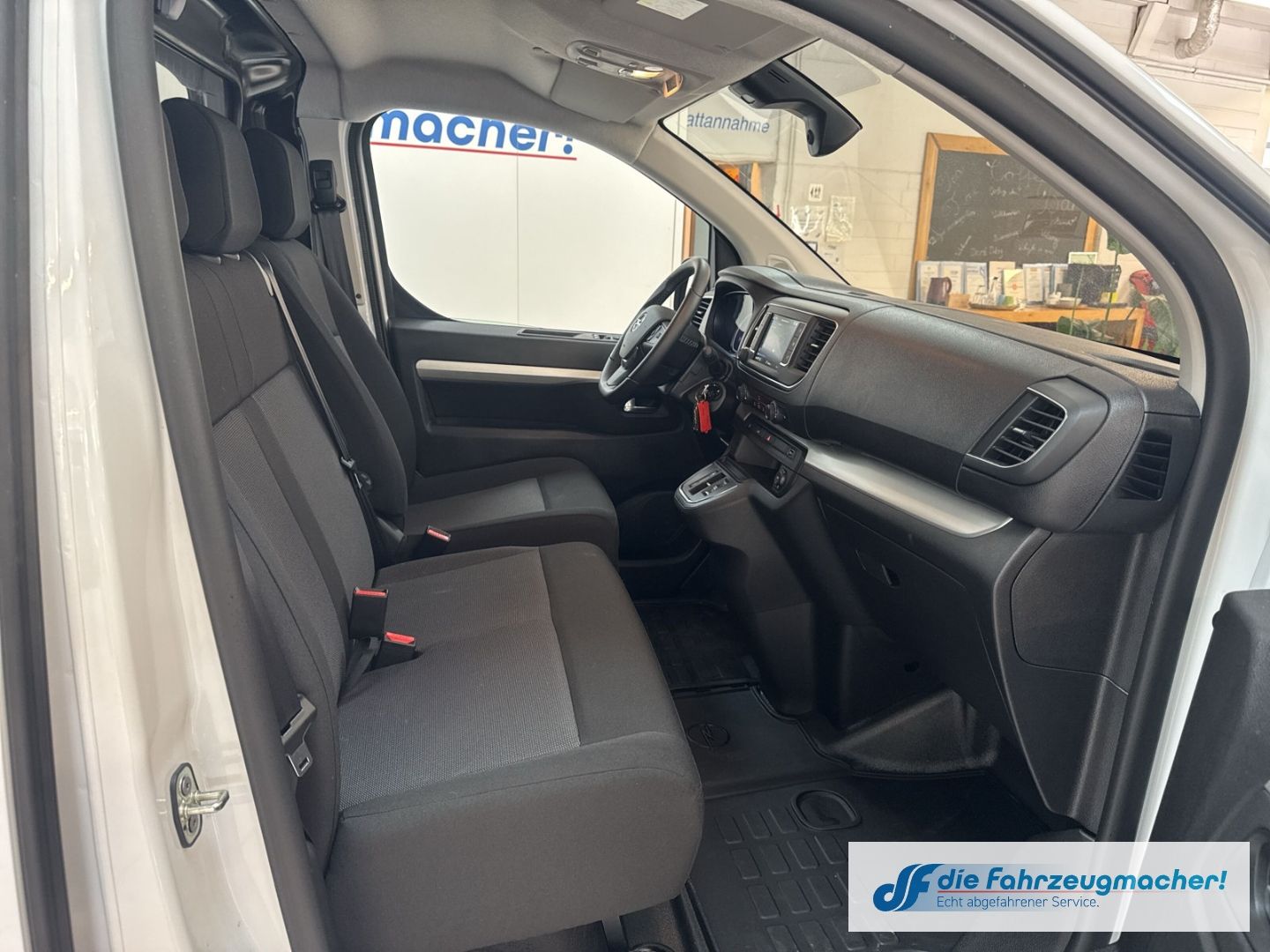 Fahrzeugabbildung Opel Vivaro Kasten -e Elegance L Navi Apple CarPlay A