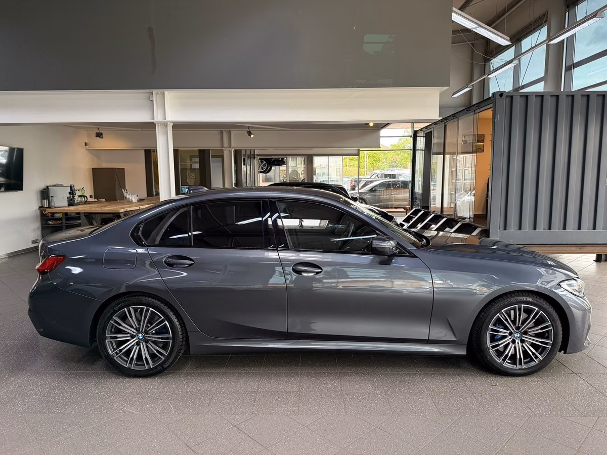 BMW 330i M SPORT 258CH