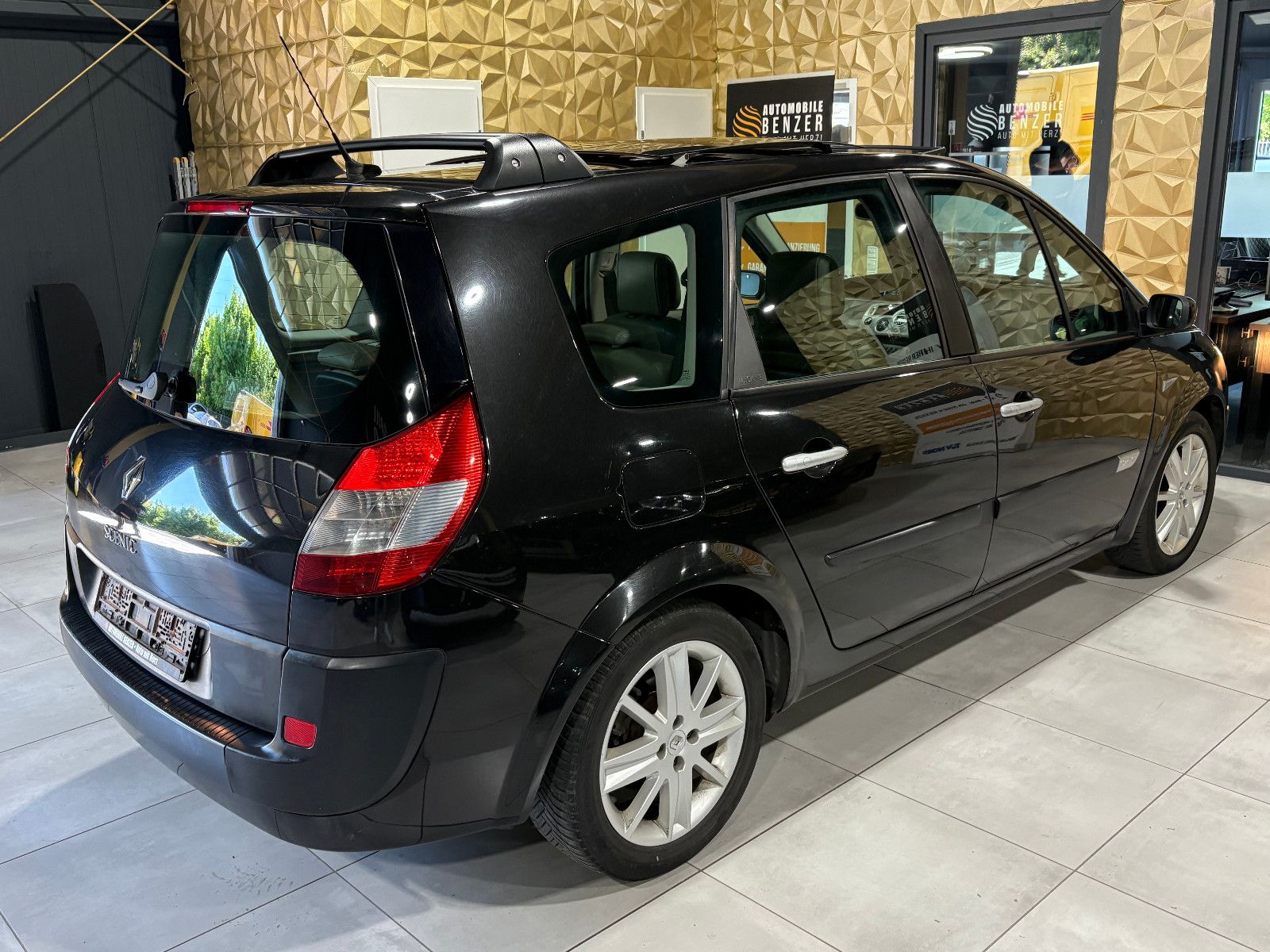 Fahrzeugabbildung Renault Scenic II Grand Privilege/7-SITZ/PANO/NAVI/SHZ/