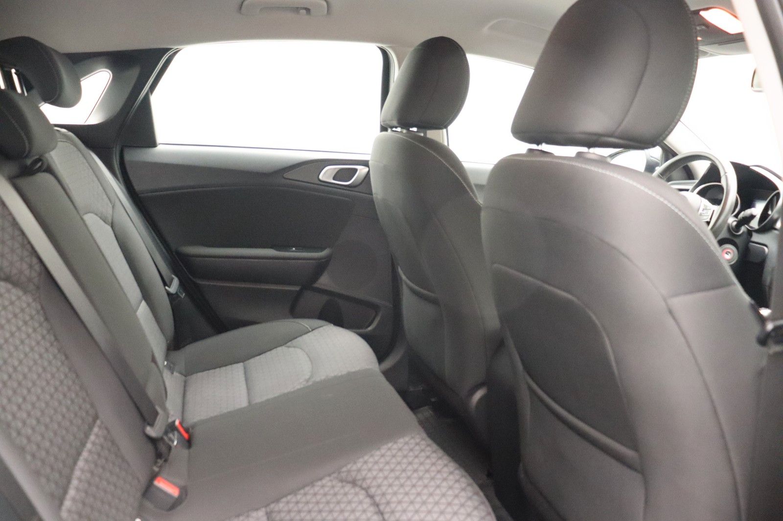 Fahrzeugabbildung Kia Ceed 1.4 TEMPO SHZ LDA