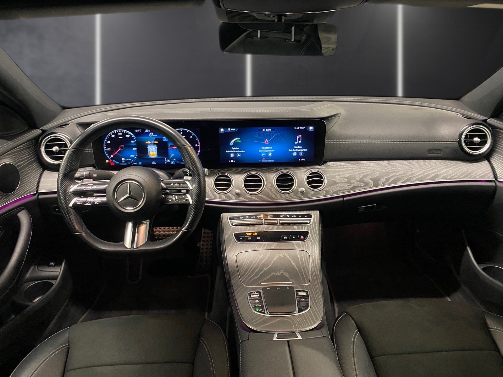 Fahrzeugabbildung Mercedes-Benz E 220 d AMG Distronic*360°*Standheizung*Memory*
