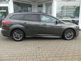 Ford Focus ST-Line Apple Carplay Bi-Xenon PDC Sitzhei - Ford Focus mit Benzin-Antrieb: Kombi, Automatik