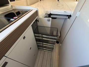 Westfalia Columbus 600 E 140 PS SOLAR LED Markise ACC