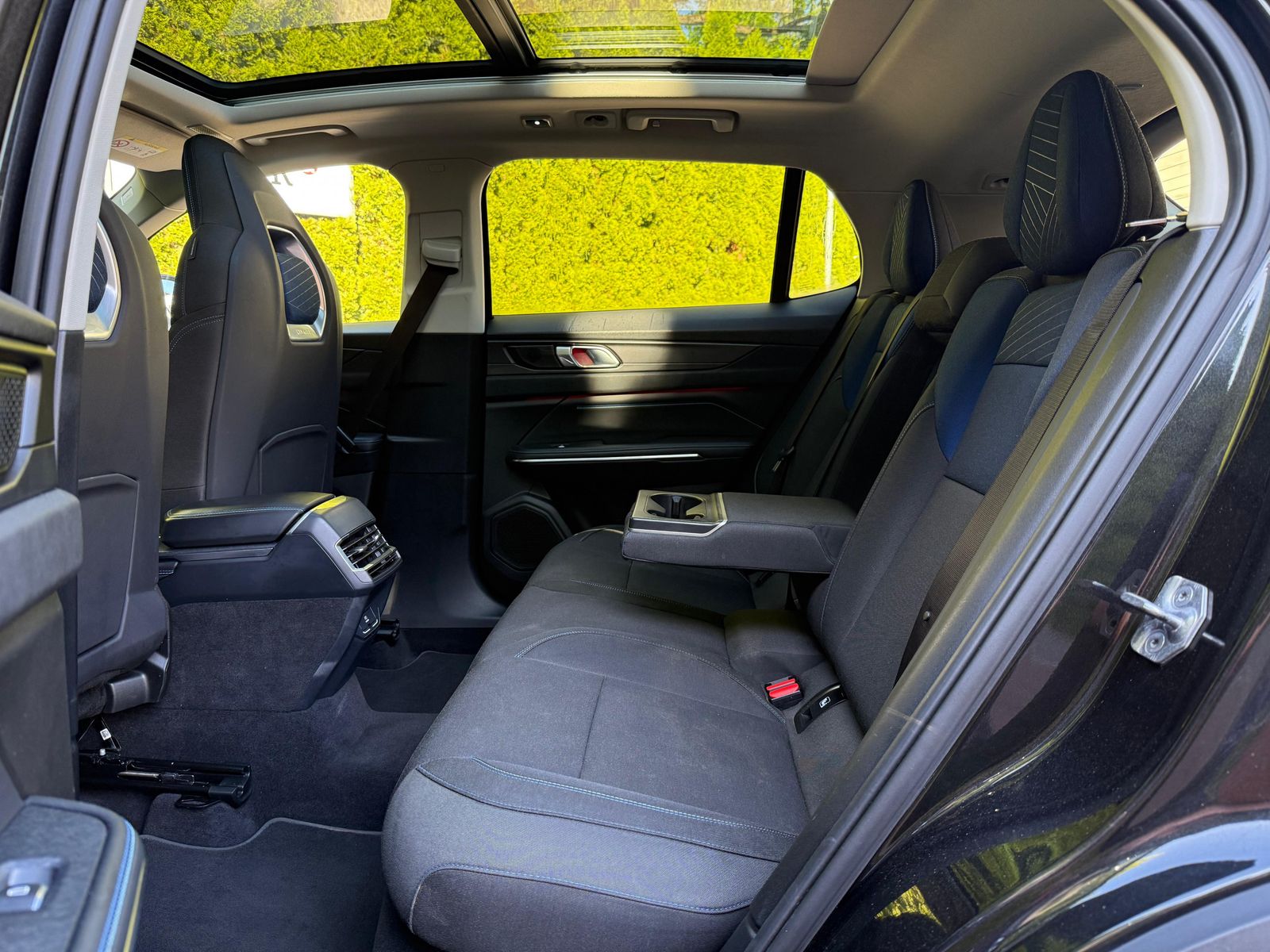 Fahrzeugabbildung Lynk&Co 01 1.5 T Aut PHEV PANO+LED+NAVI+ACC+MEMO+SHZ+360