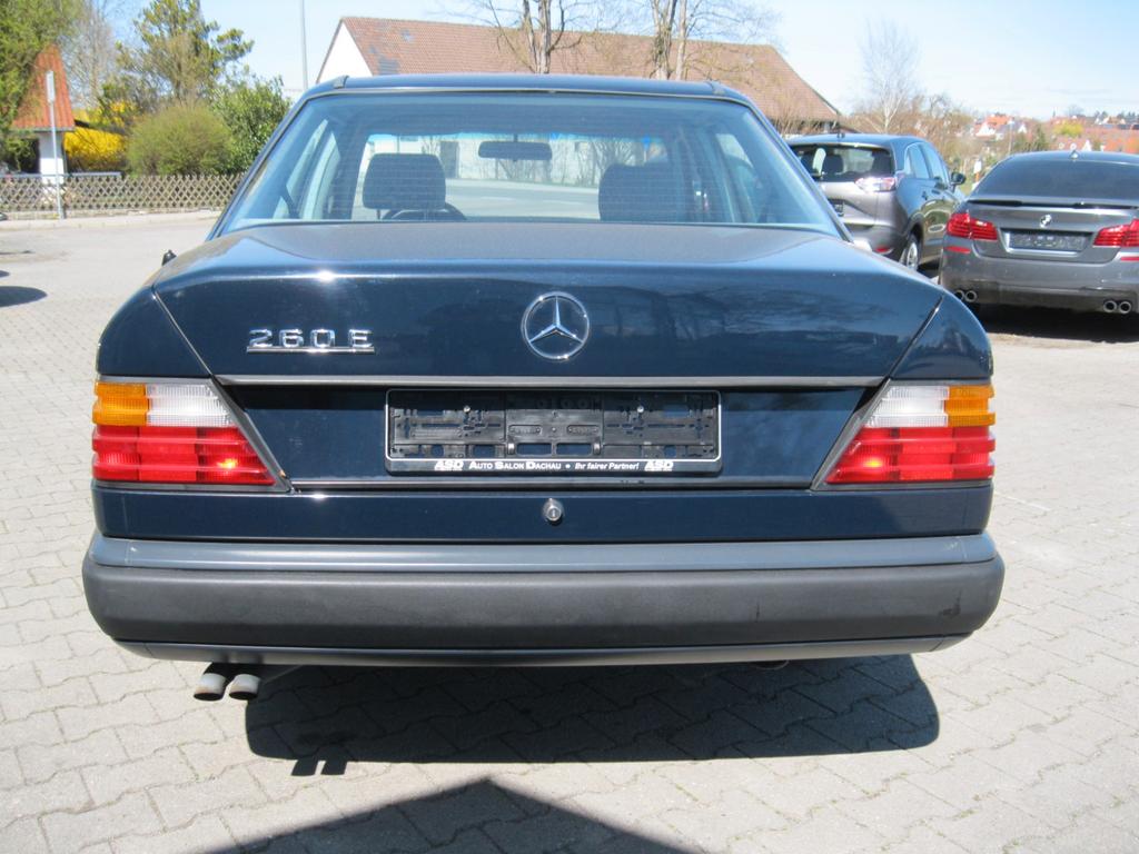 Mercedes-Benz 260