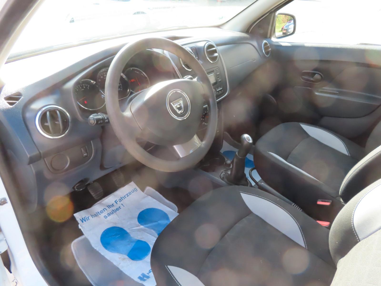 Dacia Sandero 2015 — photo 18