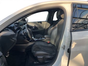 Peugeot 208 e GT Pack 136 50kWh Navi+SHZ+RFK+Carplay+LM