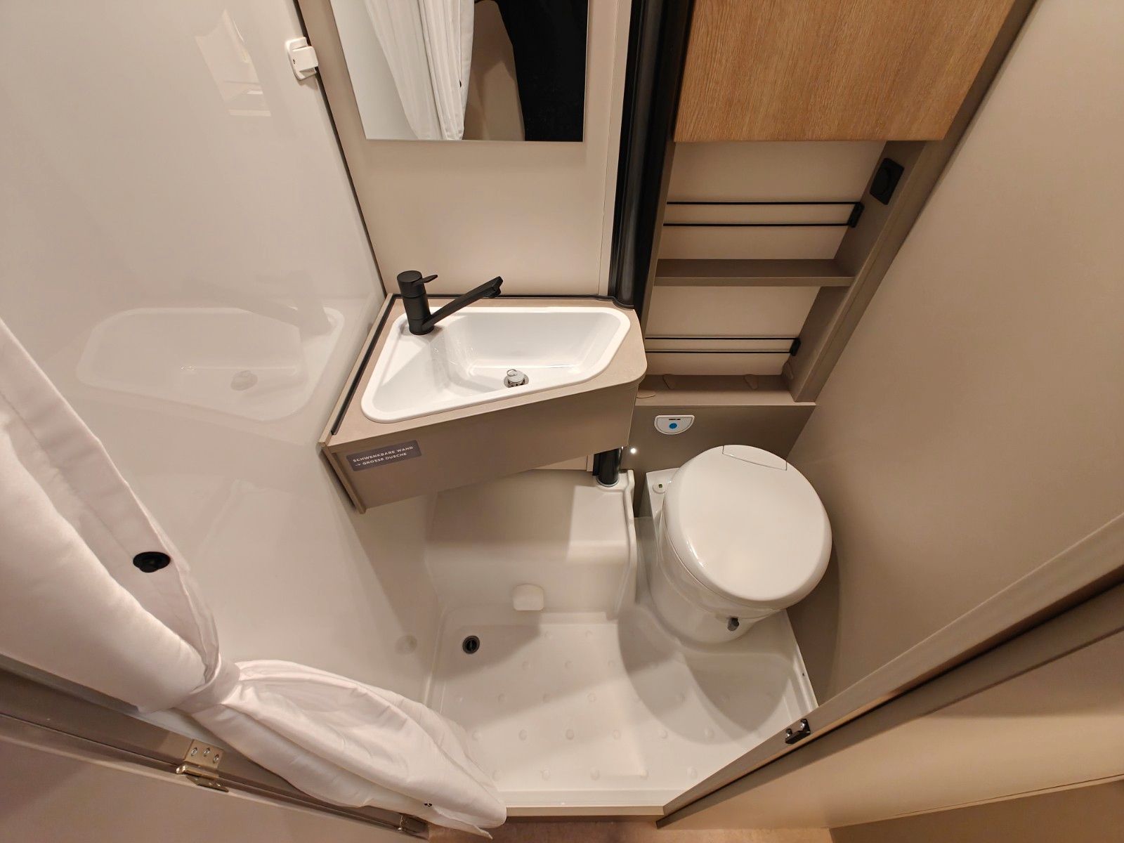 Fahrzeugabbildung LMC Tracer V 670 - Tracer Van Paket, 140PS, MJ2026 -