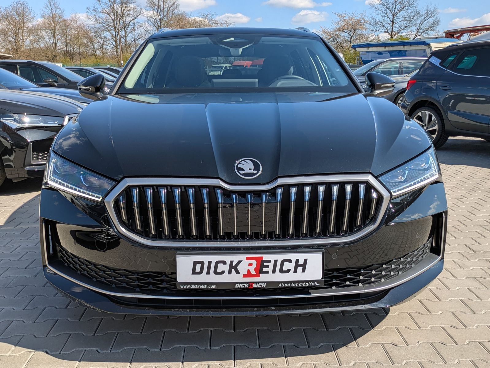 Fahrzeugabbildung SKODA Superb 2.0 TDI 4x4 Selection MATRIX*AHK*PANO*19"
