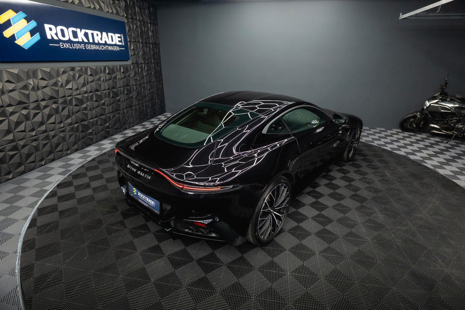 Fahrzeugabbildung Aston Martin V8 Vantage 4.0 V8 DB11 Coupe *1.Hand*360*Memory*