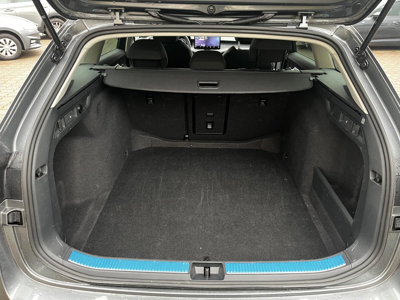 Fahrzeugabbildung SKODA Superb Combi 1.5 TSI NAV SHZ KAM PDC LED ALU DAB