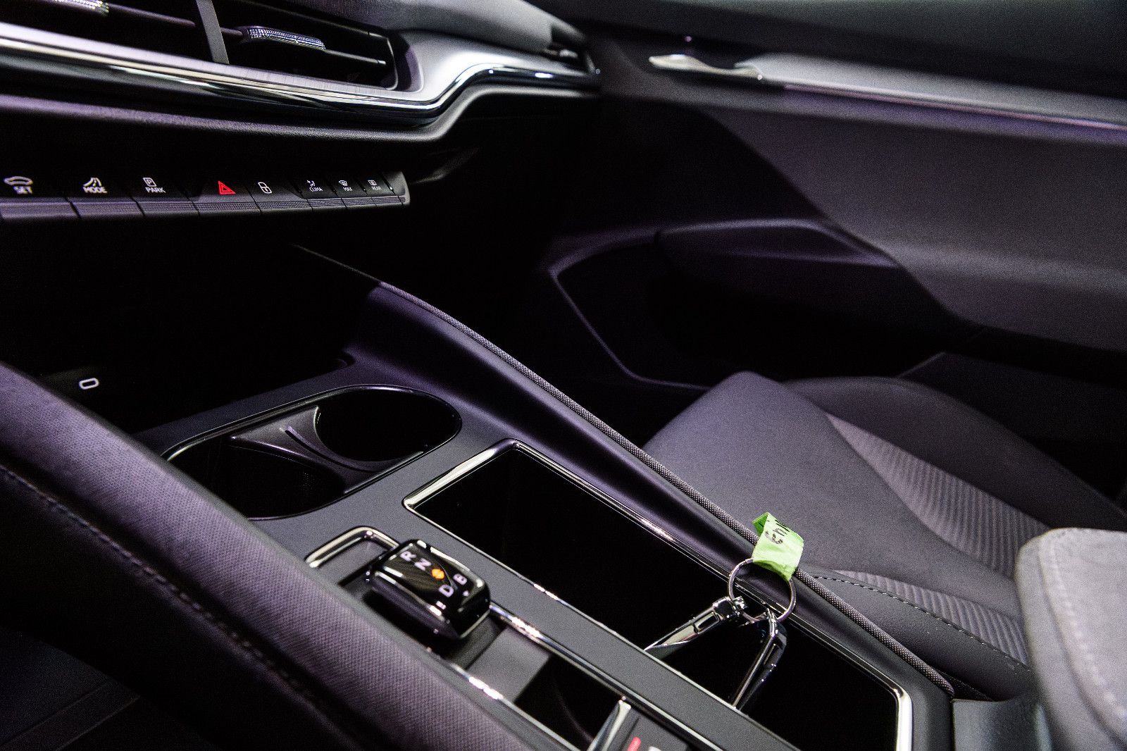 Fahrzeugabbildung SKODA Enyaq 60 Loft MATRIX-LED+RFK+NAVI+KEYLESS+SZH