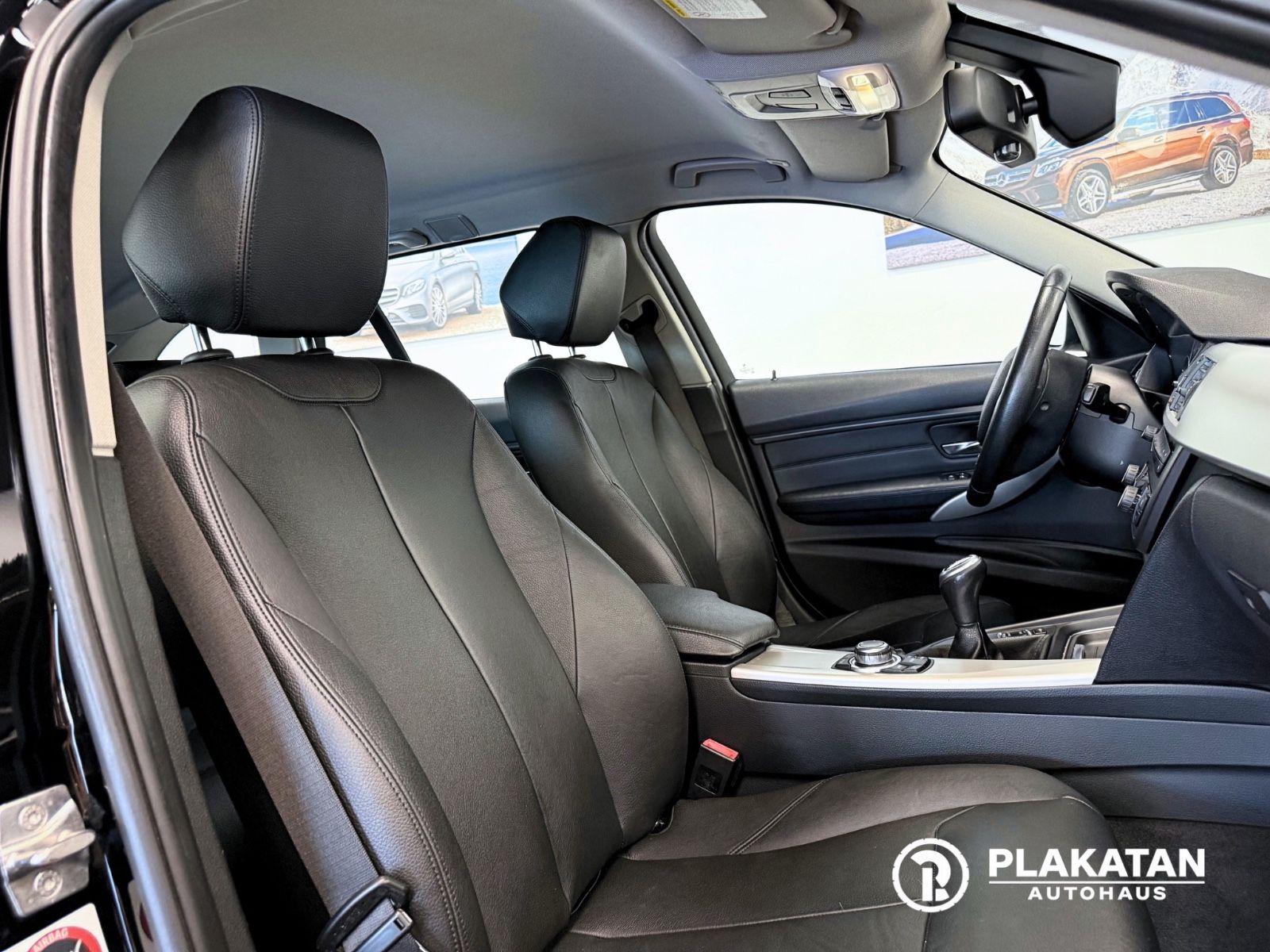 Fahrzeugabbildung BMW 318d Touring Leder Navi Bi-Xenon