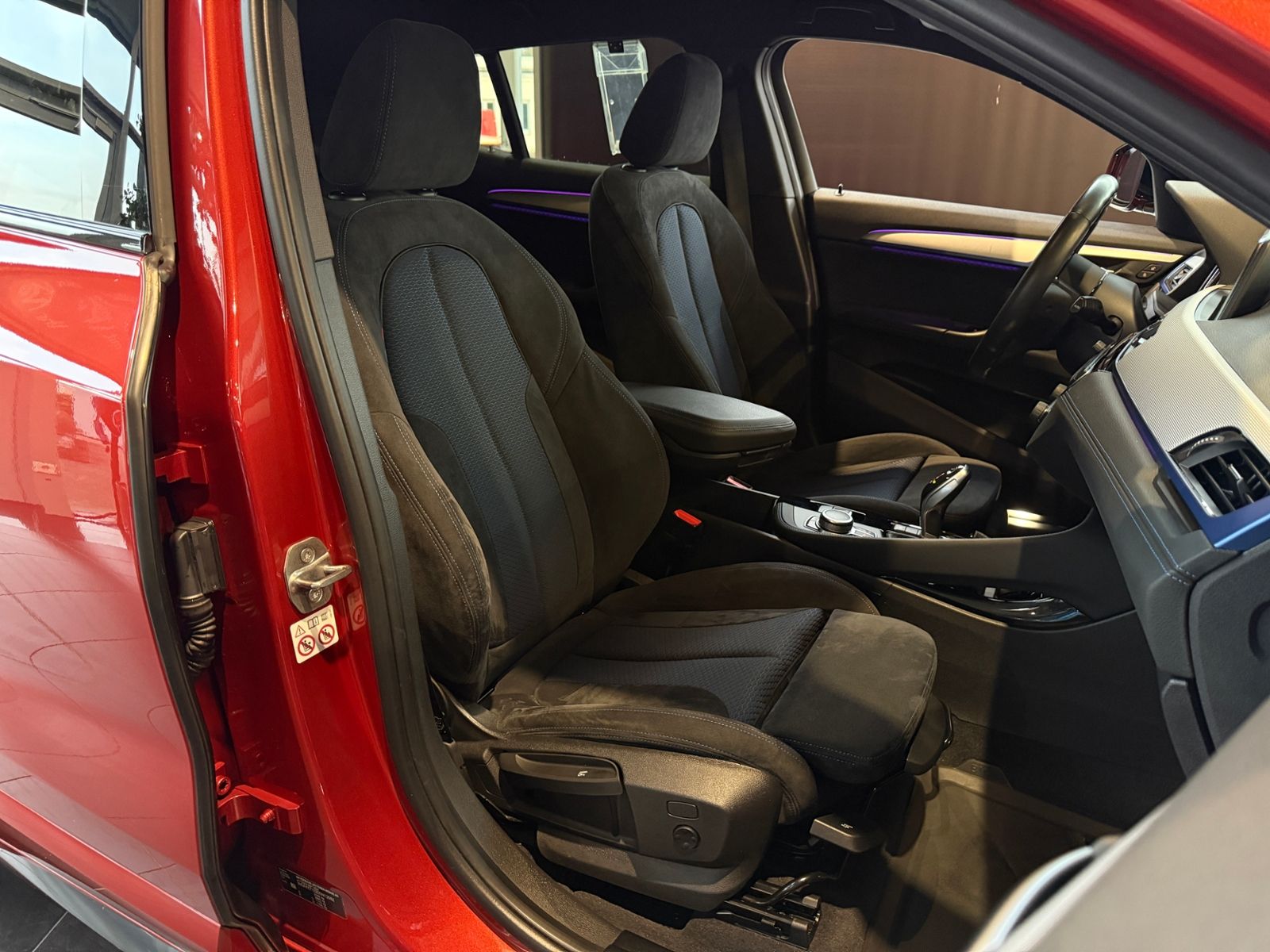 Fahrzeugabbildung BMW X2 xDrive 18 d M Sport AHK LED NAVI 20"