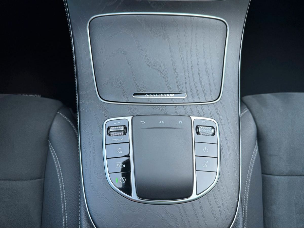 Fahrzeugabbildung Mercedes-Benz E 400d 4M AMG+Burm+Pano+AHK+Distr+Memory+Night