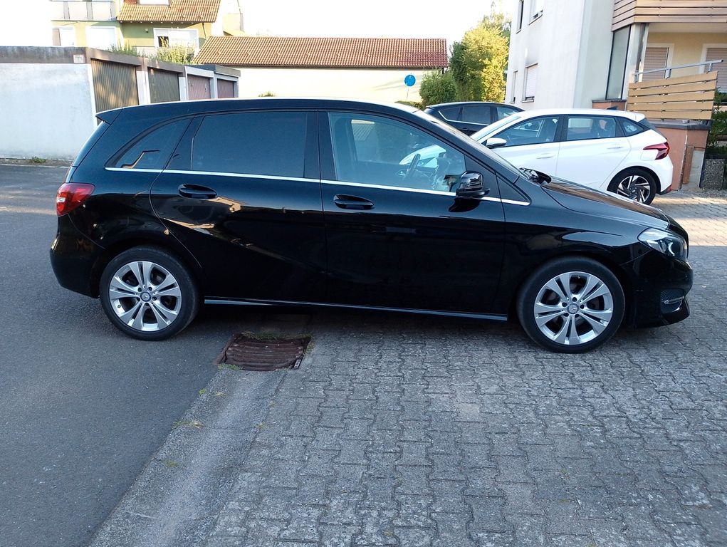 Image of Mercedes-Benz B 220