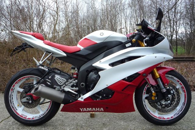 Yamaha YZF-R6 RJ11 Service gemacht guter Zustand Extras